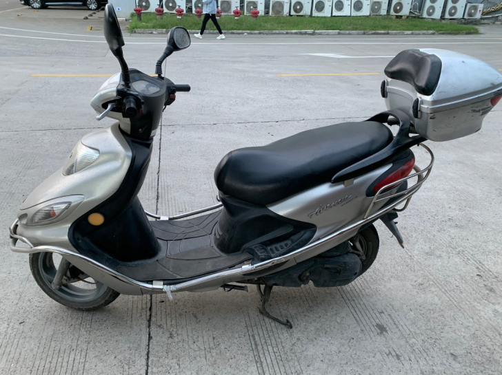 高端品牌雅马哈摩托车便宜卖了,个人使用,全...