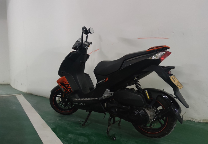 标志速战3踏板摩托车,125cc动力强劲,...