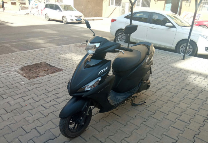 雅马哈福喜125摩托车踏板车