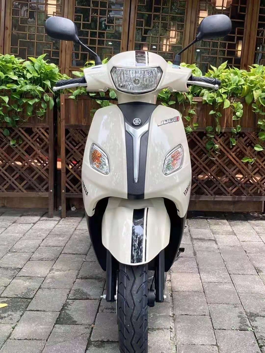 国4雅马哈巧格i125摩托车