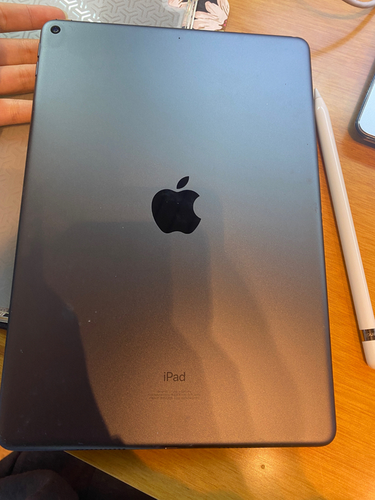 出自用iPad Air3 64G 带原装笔...