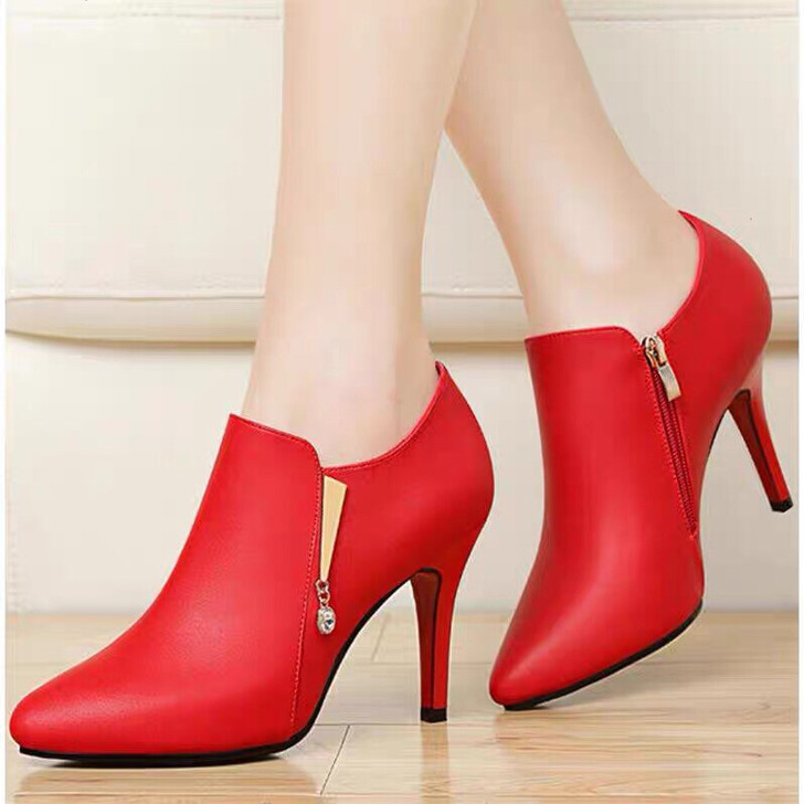 韩版水钻尖头单鞋女细跟防水台百搭黑色女士皮鞋