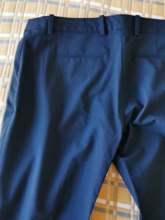 gap两面弹西裤,纯黑色,购于英国,因为当...