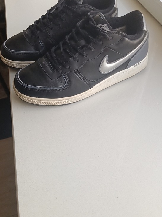 ，正品，耐克，旅游，修闲，运动鞋，9层新，无瑕疵，没有破损，