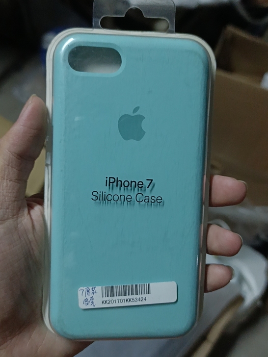 苹果7  原装硅胶手机壳一个  包邮不议价...