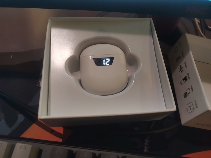 森麦蓝牙耳机,右耳有磨损,正常使用便宜出