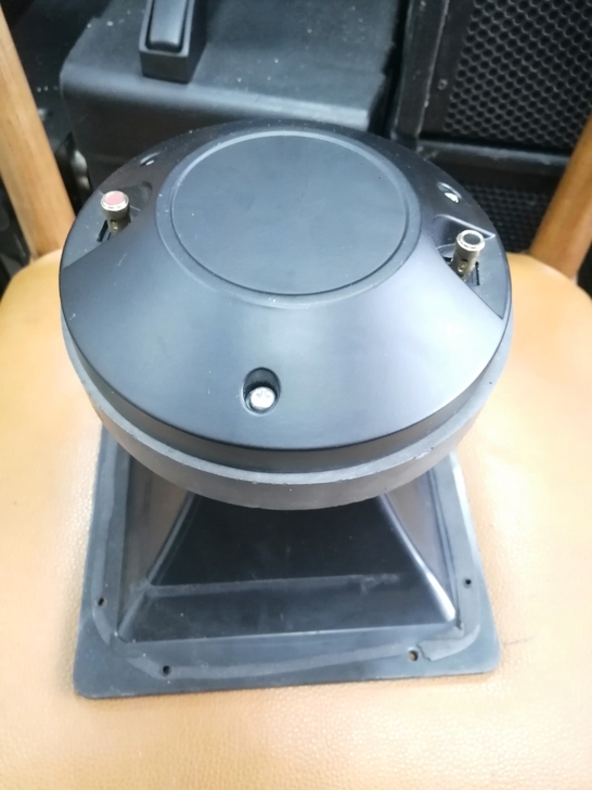 出舞台号角高音喇叭，成色近全新，大功率75...