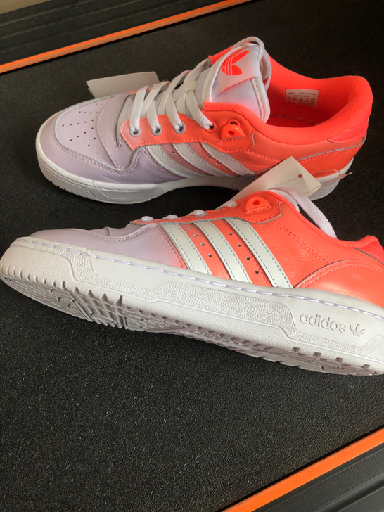 Adidas阿迪达斯三叶草女鞋板鞋