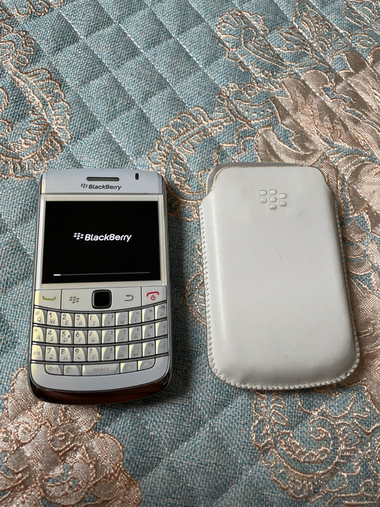 闲置 黑莓手机,所有功能正常,中间黑钮是触...