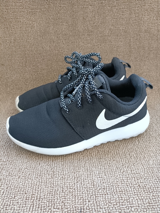 36码  耐克  奥利奥网面透气缓震轻便慢...