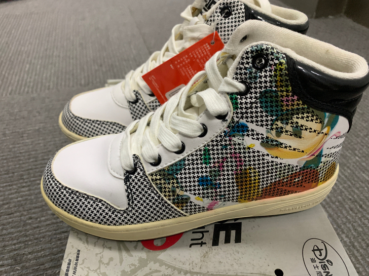 米奇高帮板鞋。只剩35码。卖19.9元 外...