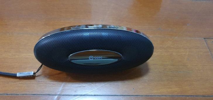 便携式插内存卡音箱，音质相当好，给家里老人...