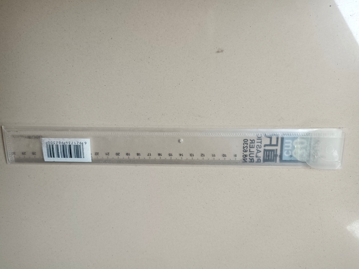 这个是当时做笔记买来的得力直尺,还没有用过...