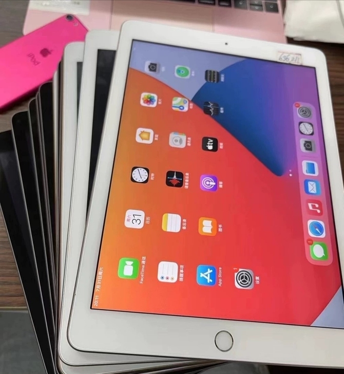 iPad 2019 128g  9新女生自...