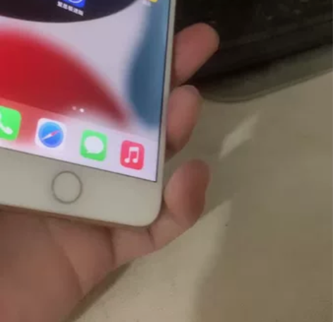 苹果8plus国行64g 本来是无拆无修的...