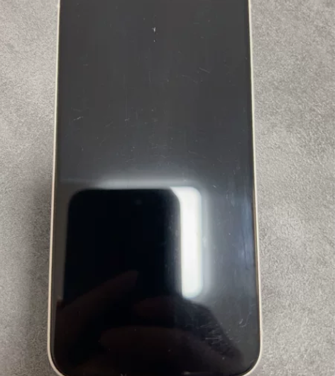 苹果12白色、64g国行、成色充电口下面有...