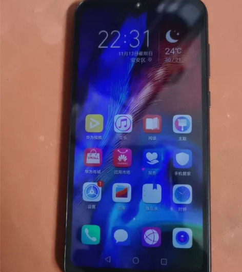 荣耀play3e外观如图，内存3+64要的...