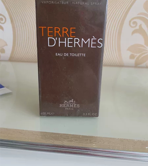 专柜香水，全新未拆封。本人正怀孕暂无法使用...