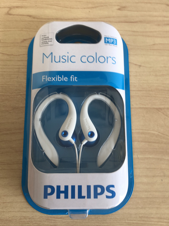 原装飞利浦盒装耳机一个,音质特别好!