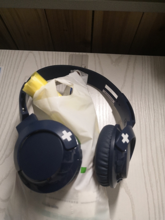 100出九成新飞利浦头戴式耳机！