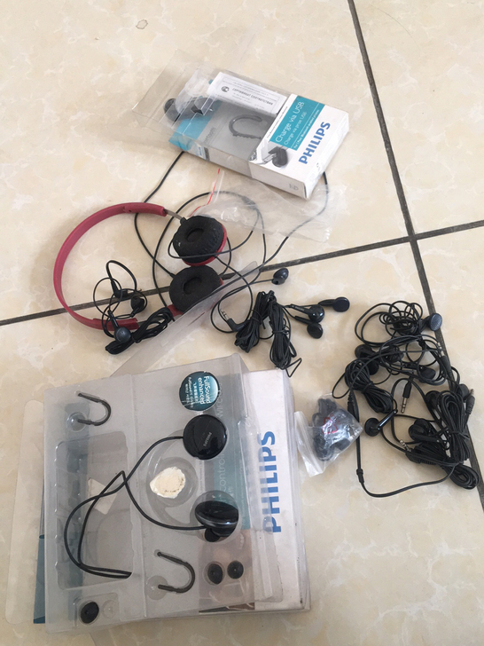 图片中十几个飞利浦耳机打包出售,其中包含高...