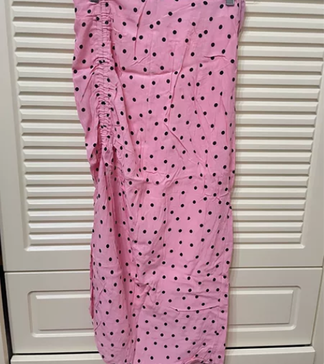 全新裙子～尺码见图片，有内衬 感兴趣的话点...