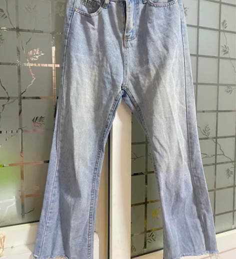 版型和颜色都很好的牛仔裤 感兴趣的话点“我...