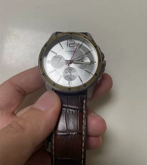 卡西欧男表，之前买来送男朋友的，不过他没有...