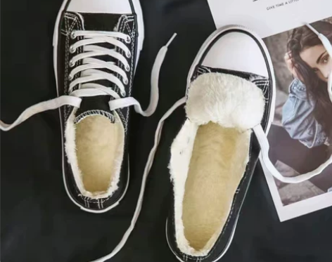 （全新）冬天加绒低帮帆布鞋女ulzzang...