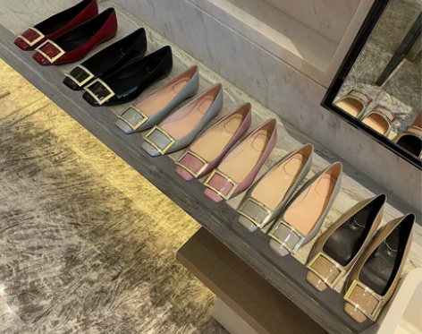 RV平底单鞋女2022秋冬新款漆皮方头时