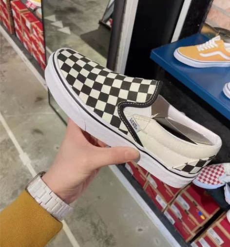 全新全新～vans棋盘格一脚蹬。韩国代购买...