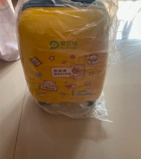 儿童拉杆箱，全新的，实体店买的忘了是几寸的...