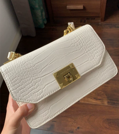 小CK女士包包 没背过几次 低价出售 代购...