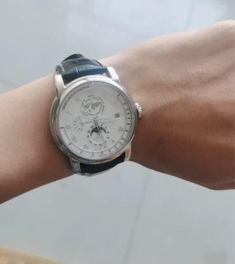 罗宾尼银壳白面黑皮时尚款，换智能手表，闲置...