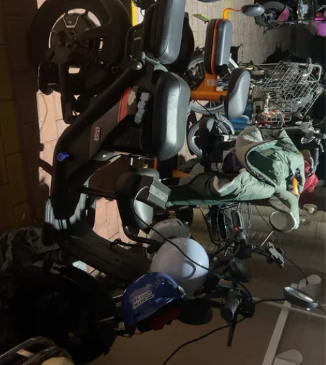 小牛电动UQI顶配版 已更换米其林轮胎，解...