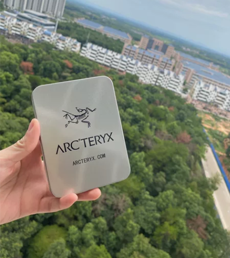 低价始  祖鸟夜光钥匙扣 朋友送的，自己留...