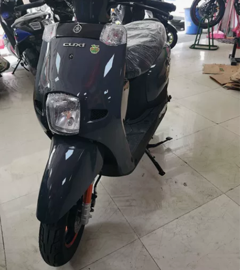 水泥灰雅马哈酷奇踏板车九九新 感兴趣的话点...