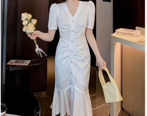 长裙子2022年夏季新款法式v领珍珠扣褶皱...