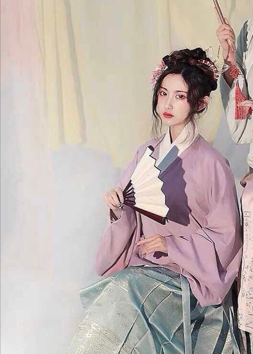 东月棠 交领上袄 琵琶袖 紫色 s 30元