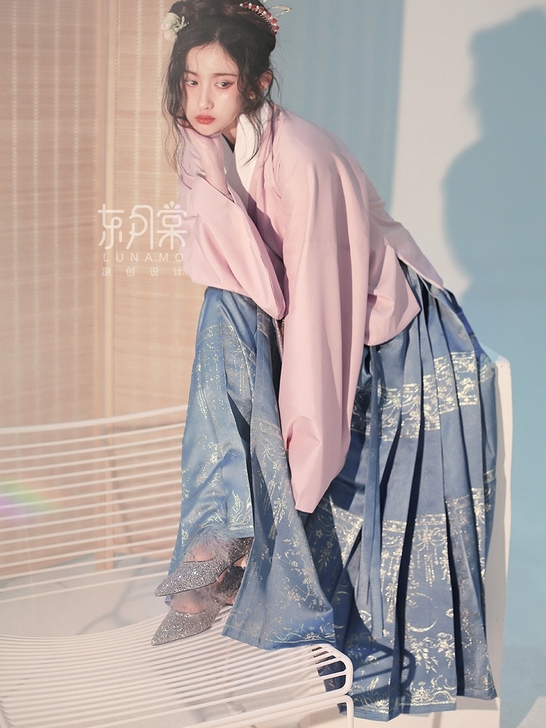 东月棠 马面裙xs全新