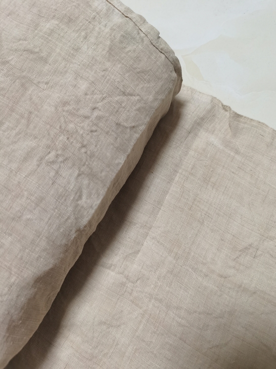 老绢生绢天然蚕丝。手织布料，坚挺细腻，难得...