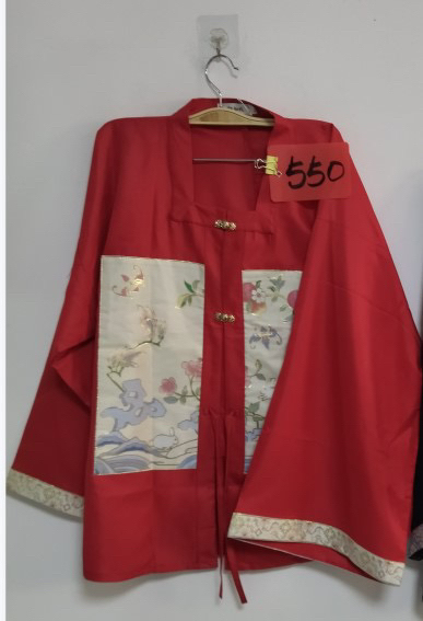 卿如故家兔子补方领服，我买了三个颜色，大红...