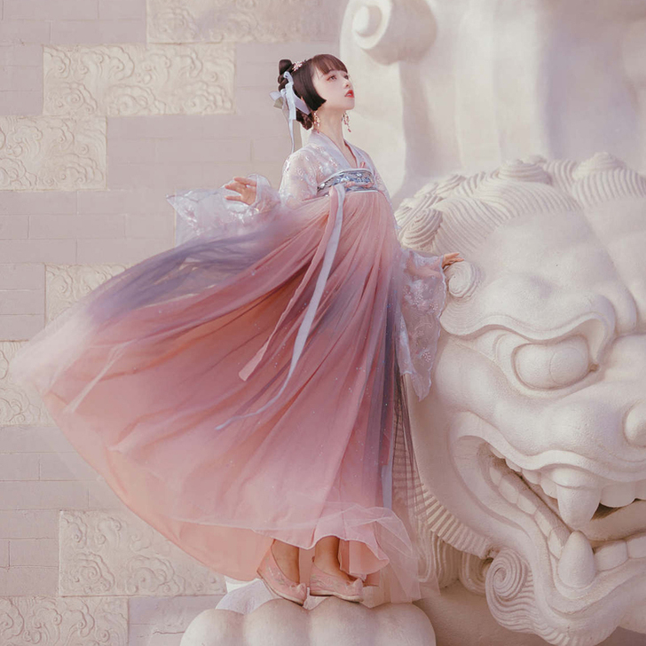 汉服 穿过一次 有四套