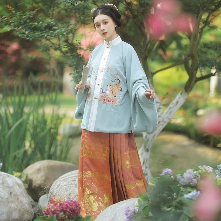 仙楚姬橙色织金马面己绝版S码可小刀