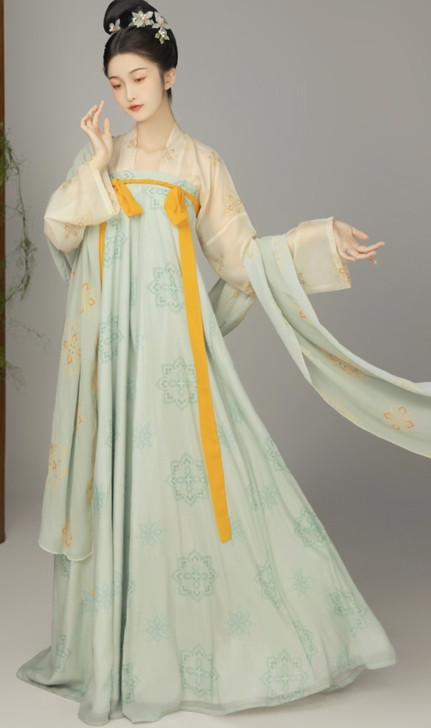 柒邑 忆长安，全套S，无吊牌，七成新，半包...