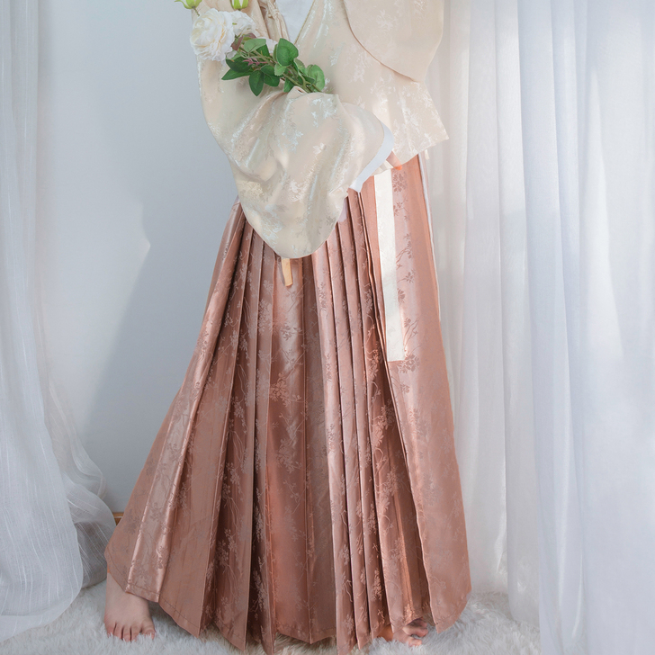 织闻 民族装舞台装，全新，一直挂着，尺码L