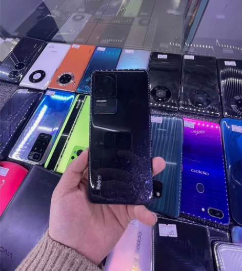 红米k50pro，8+128，在保半年 天...