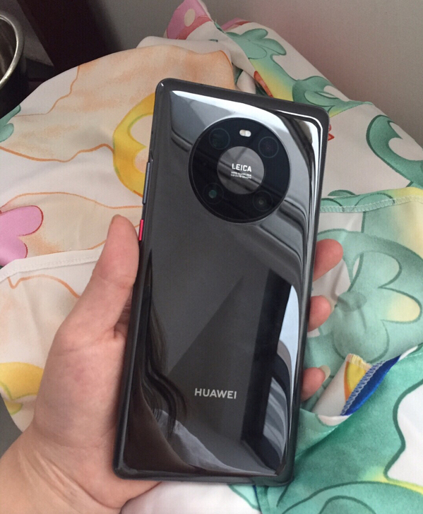 华为mate40pro 8+256亮黑色，