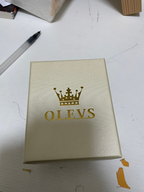 香港欧利时电子石英手表