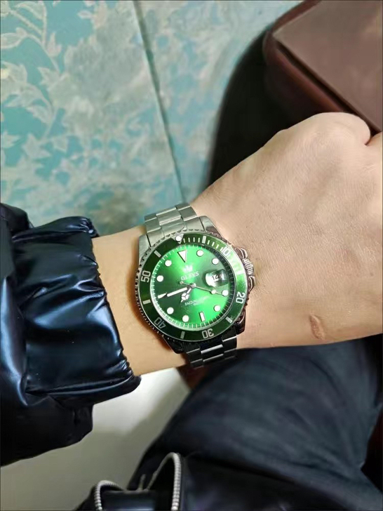 室友不差钱给我了。